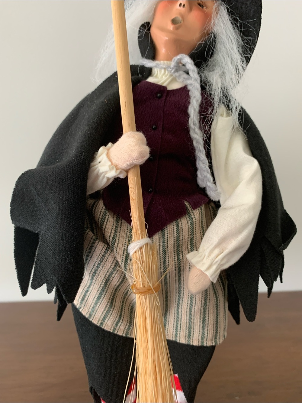 Salem Witch with Broom - Picture 4 of 12